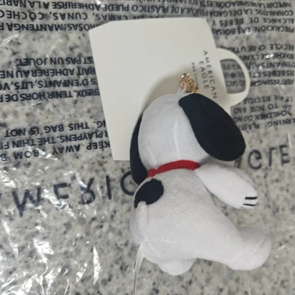 American eagle Snoopy Flower Bag Charm - Picture 6 of 7